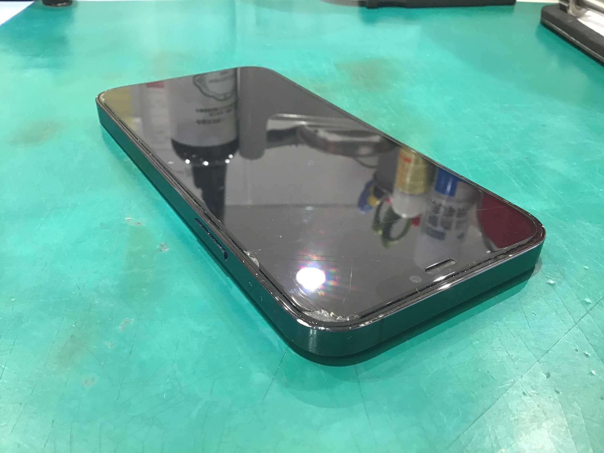 画面がつかなくなってしまったiPhone12Proの修理を承りました。【スマホ修理工房丸井錦糸町店】